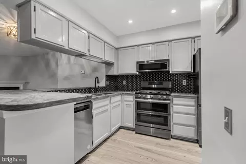 Kitchen - 9124 Blarney Stone Dr, Springfield, VA 22152 photo 2 of 5