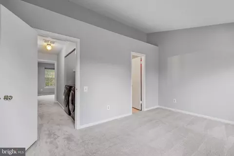 Bedroom - 9124 Blarney Stone Dr, Springfield, VA 22152 photo 2 of 4