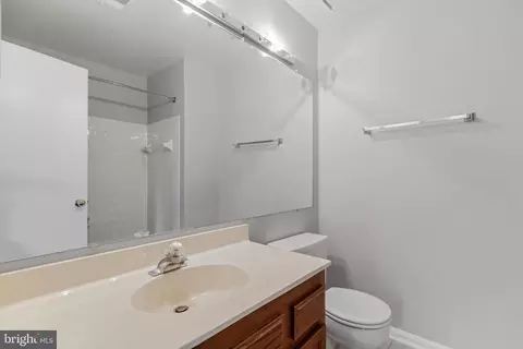 Bath - 9124 Blarney Stone Dr, Springfield, VA 22152 photo 4 of 5