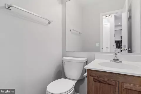 Bath - 9124 Blarney Stone Dr, Springfield, VA 22152 photo 2 of 5