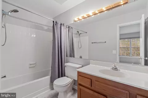 Bath - 9124 Blarney Stone Dr, Springfield, VA 22152 photo 3 of 5
