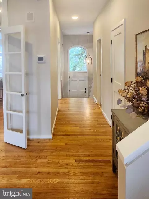 11558 Hemingway Dr, Reston, VA 20194 photo 4