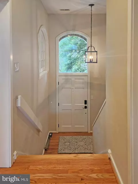 11558 Hemingway Dr, Reston, VA 20194 photo 5
