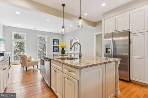 11558 Hemingway Dr, Reston, VA 20194 photo 8