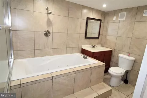 Bath - 7603 Devries Dr, Lorton, VA 22079 photo 3 of 4