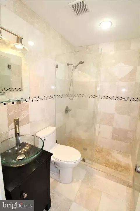 Bath - 7603 Devries Dr, Lorton, VA 22079 photo 2 of 4