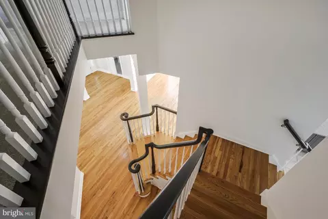 Entry Way - 1553 Dominion Hill Ct, Mclean, VA 22101 photo 7 of 11