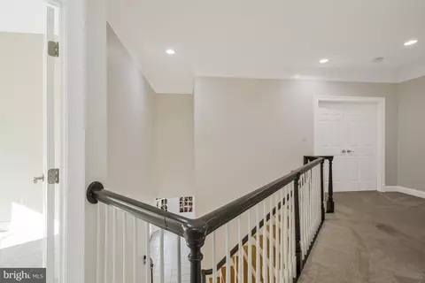 Entry Way - 1553 Dominion Hill Ct, Mclean, VA 22101 photo 5 of 11