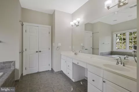 Bath - 1553 Dominion Hill Ct, Mclean, VA 22101 photo 8 of 17