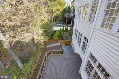 Exterior - 1553 Dominion Hill Ct, Mclean, VA 22101 photo 11 of 20