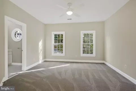 Living - 1553 Dominion Hill Ct, Mclean, VA 22101 photo 13 of 17