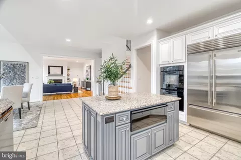 Kitchen - 1553 Dominion Hill Ct, Mclean, VA 22101 photo 6 of 11
