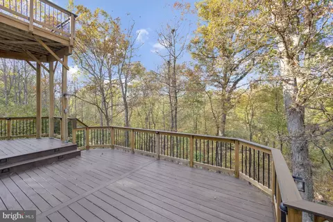 Exterior - 1553 Dominion Hill Ct, Mclean, VA 22101 photo 17 of 20