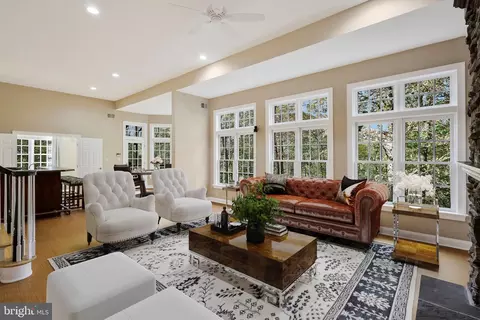 Living - 1553 Dominion Hill Ct, Mclean, VA 22101 photo 15 of 17
