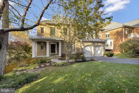 Exterior - 1553 Dominion Hill Ct, Mclean, VA 22101 photo 4 of 20