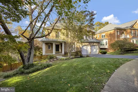 Exterior - 1553 Dominion Hill Ct, Mclean, VA 22101 photo 3 of 20