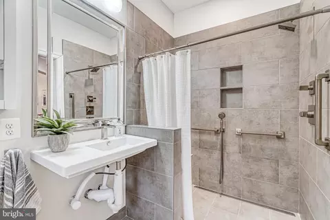 Bath - 1553 Dominion Hill Ct, Mclean, VA 22101 photo 1 of 17