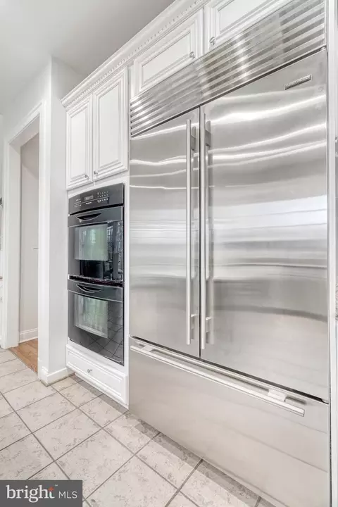 Kitchen - 1553 Dominion Hill Ct, Mclean, VA 22101 photo 4 of 11