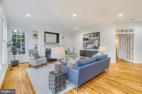 Living - 1553 Dominion Hill Ct, Mclean, VA 22101 photo 8 of 17
