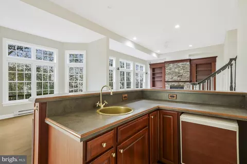 Kitchen - 1553 Dominion Hill Ct, Mclean, VA 22101 photo 10 of 11