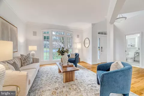 Living - 1553 Dominion Hill Ct, Mclean, VA 22101 photo 4 of 17