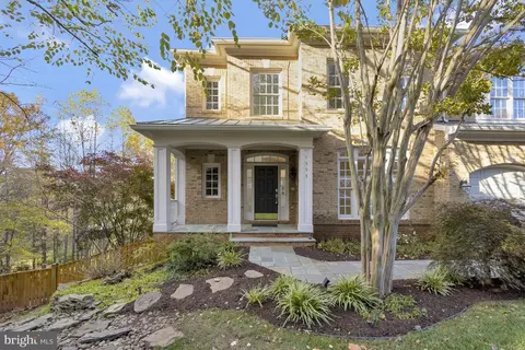 Exterior - 1553 Dominion Hill Ct, Mclean, VA 22101 photo 5 of 20