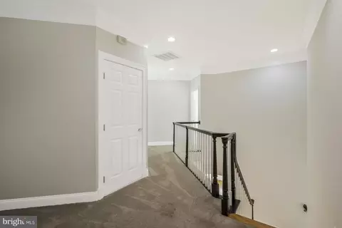 Entry Way - 1553 Dominion Hill Ct, Mclean, VA 22101 photo 6 of 11
