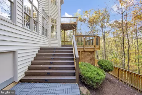 Entry Way - 1553 Dominion Hill Ct, Mclean, VA 22101 photo 11 of 11