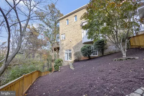 Exterior - 1553 Dominion Hill Ct, Mclean, VA 22101 photo 7 of 20