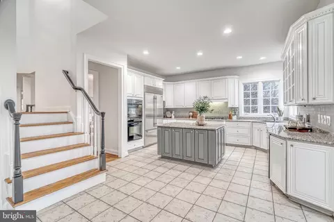 Kitchen - 1553 Dominion Hill Ct, Mclean, VA 22101 photo 9 of 11