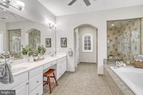 Bath - 1553 Dominion Hill Ct, Mclean, VA 22101 photo 6 of 17