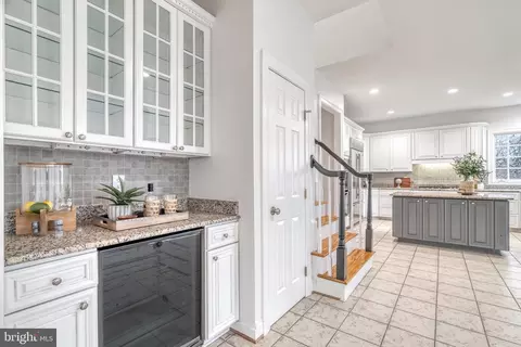 Kitchen - 1553 Dominion Hill Ct, Mclean, VA 22101 photo 3 of 11