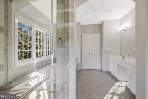 Bath - 1553 Dominion Hill Ct, Mclean, VA 22101 photo 7 of 17