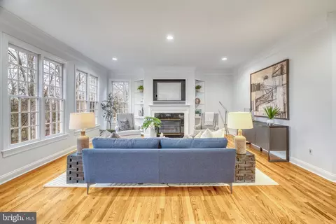 Living - 1553 Dominion Hill Ct, Mclean, VA 22101 photo 6 of 17