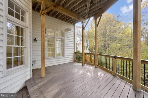 Exterior - 1553 Dominion Hill Ct, Mclean, VA 22101 photo 10 of 20