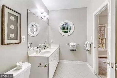 Bath - 1553 Dominion Hill Ct, Mclean, VA 22101 photo 16 of 17