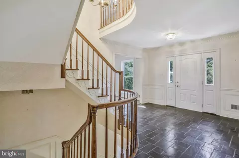 Entry Way - 937 Mackall Ave, Mclean, VA 22101 photo 2 of 4