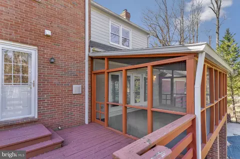 Exterior - 937 Mackall Ave, Mclean, VA 22101 photo 5 of 8