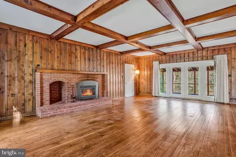 Living - 937 Mackall Ave, Mclean, VA 22101 photo 3 of 5