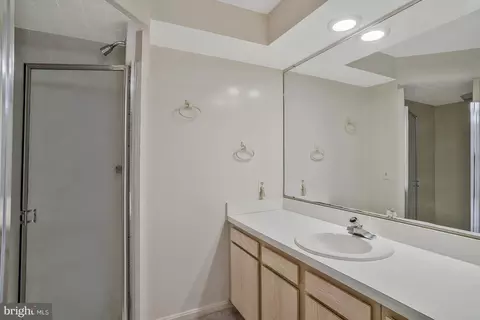 Bath - 937 Mackall Ave, Mclean, VA 22101 photo 8 of 8