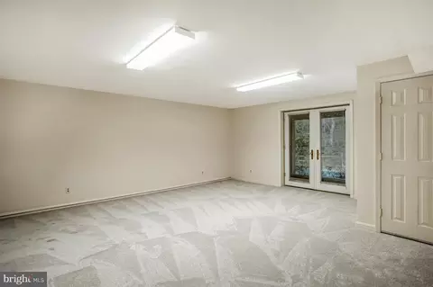 Living - 937 Mackall Ave, Mclean, VA 22101 photo 5 of 5