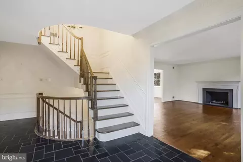 Entry Way - 937 Mackall Ave, Mclean, VA 22101 photo 3 of 4