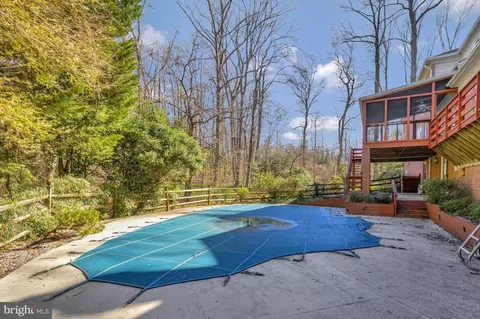 Exterior - 937 Mackall Ave, Mclean, VA 22101 photo 7 of 8
