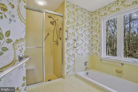 Bath - 937 Mackall Ave, Mclean, VA 22101 photo 4 of 8