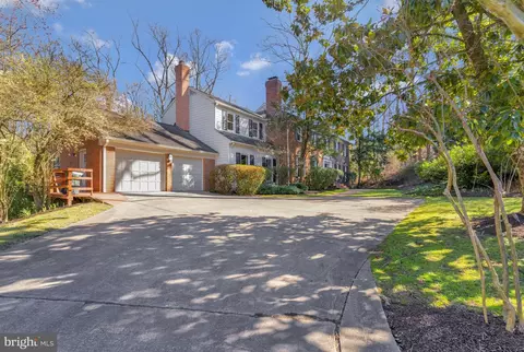 Exterior - 937 Mackall Ave, Mclean, VA 22101 photo 2 of 8