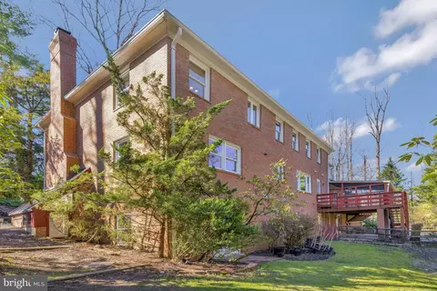 Exterior - 937 Mackall Ave, Mclean, VA 22101 photo 6 of 8