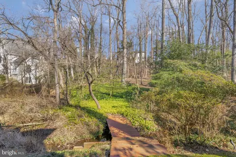 View/Area - 937 Mackall Ave, Mclean, VA 22101 photo 2 of 2