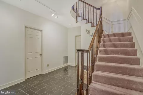 Entry Way - 937 Mackall Ave, Mclean, VA 22101 photo 4 of 4