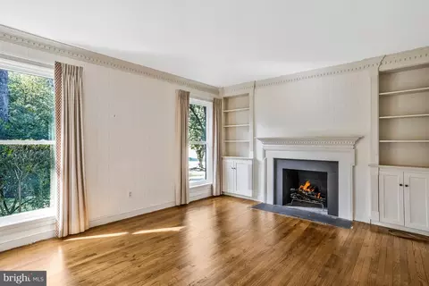 Living - 937 Mackall Ave, Mclean, VA 22101 photo 1 of 5