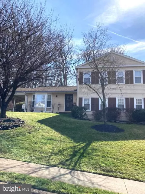 2040 Freedom Ln, Falls Church, VA 22043